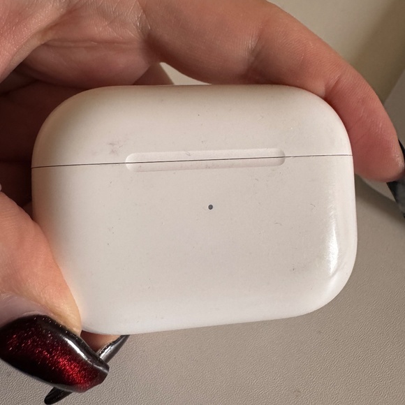 AirPods Pro 2 with MagSafe Charging Case (Lightning) - Picture 3 of 3